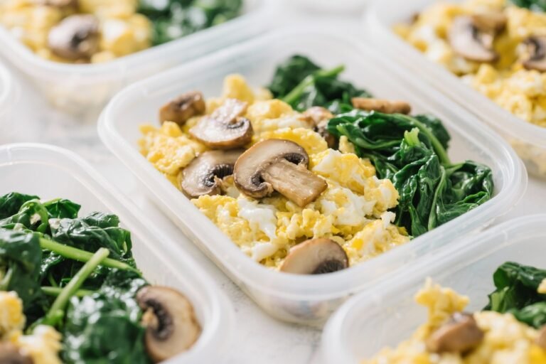 Spinach and Mushroom Egg White Scramble Meal Prep Recipes (Under 400 Calories): The High-Protein Breakfast Hack You’ll Actually Crave
